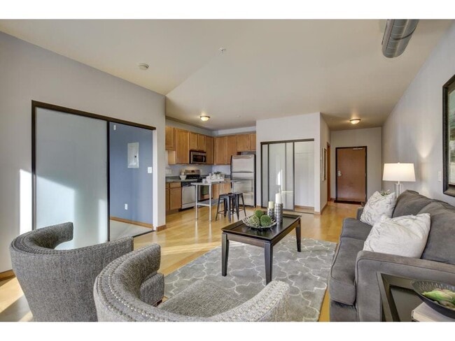 Primary Photo - 15 E Franklin Ave