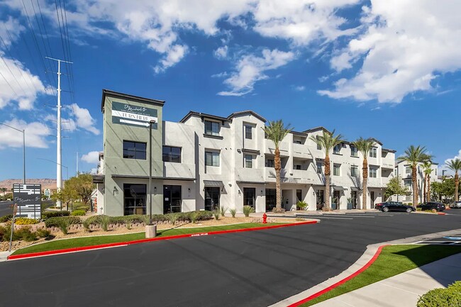 Building Photo - 9242 W Russell Rd