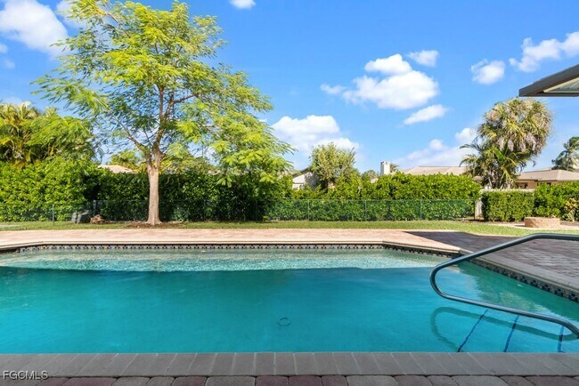 Building Photo - 1384 Burgundy Dr