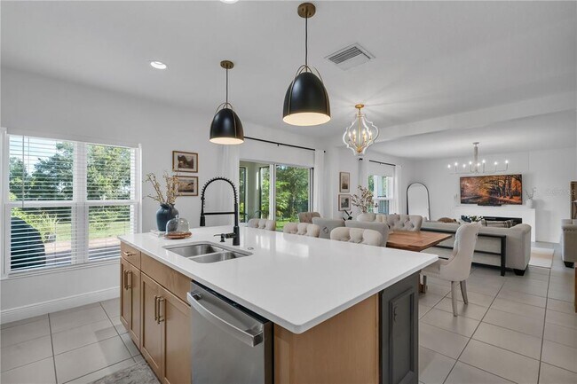 Building Photo - 171 Maravilla Way