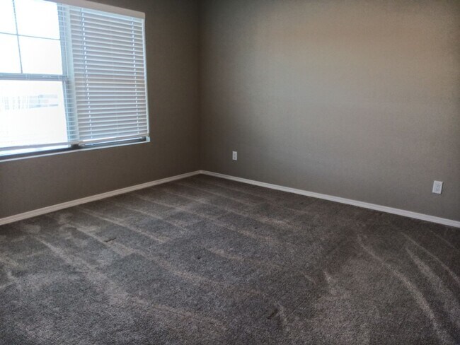 Building Photo - 3 Bedroom, 2.5 Bathroom Home! Schedule a Showing Today!