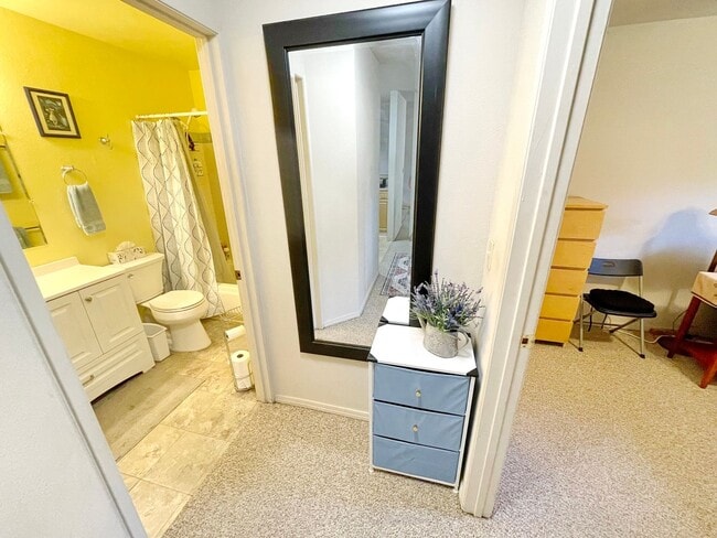 Building Photo - Southpointe - Furnished 2 Bed / 1 Bath Ground Floor Unit w/fenced in yard