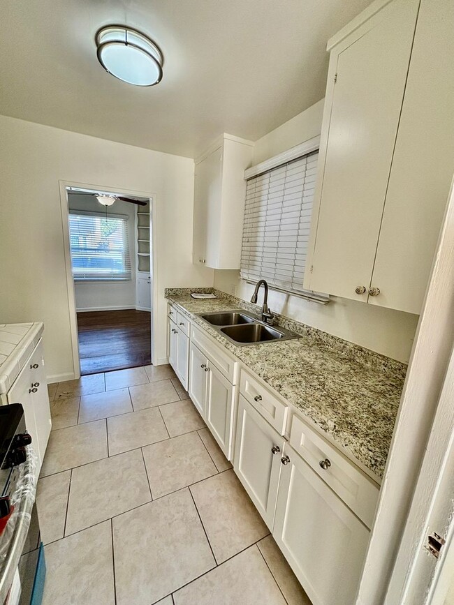 Building Photo - 11- Palm-Tuler Rentals