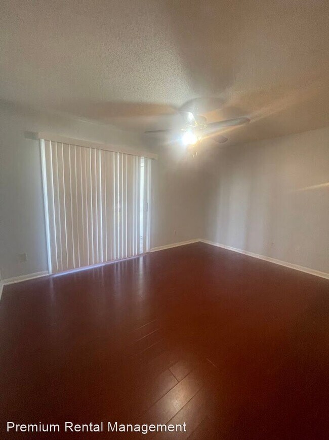 Building Photo - 2 br, 1 bath House - 6118 Westgate Dr #104