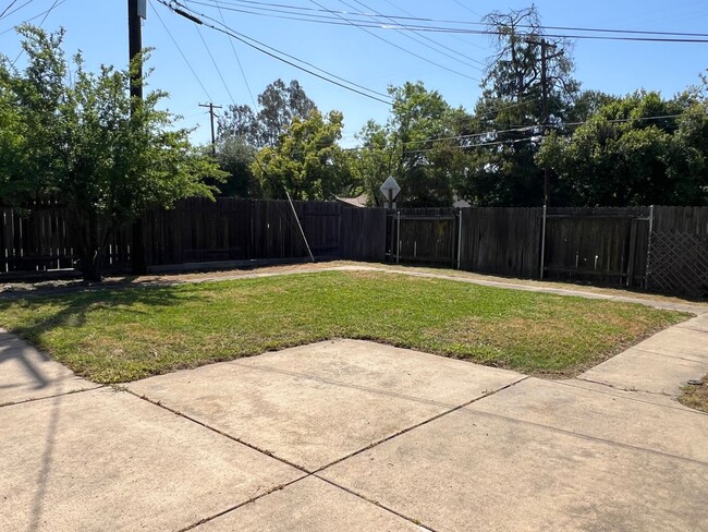 Building Photo - BEAUTIFUL 4 BED CARMICHAEL HOME WITH POOL!!