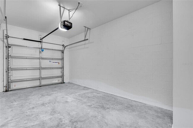 Building Photo - 2827 Maloof Dr