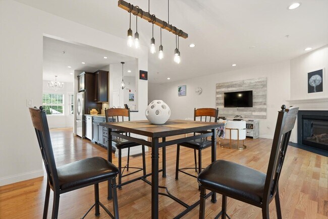 Building Photo - 10 Murray Ave