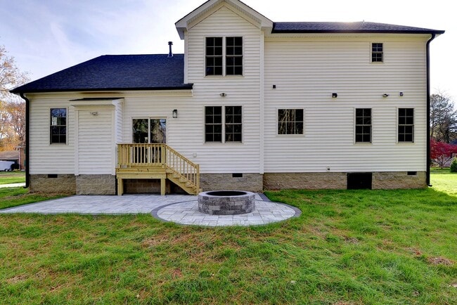 Building Photo - 718C Poquoson Ave