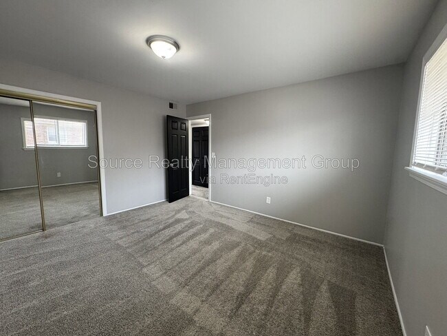 Building Photo - 4431 Oakwood
