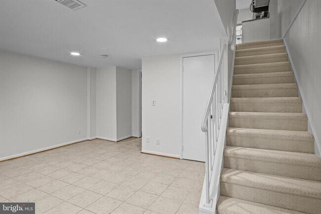 Building Photo - Charming 1-Bedroom Townhouse with 2 Full Baths in Arlington