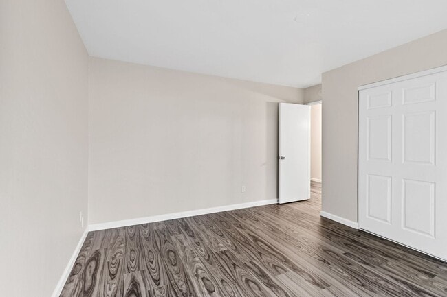 Building Photo - 400-402 Underhill Drive