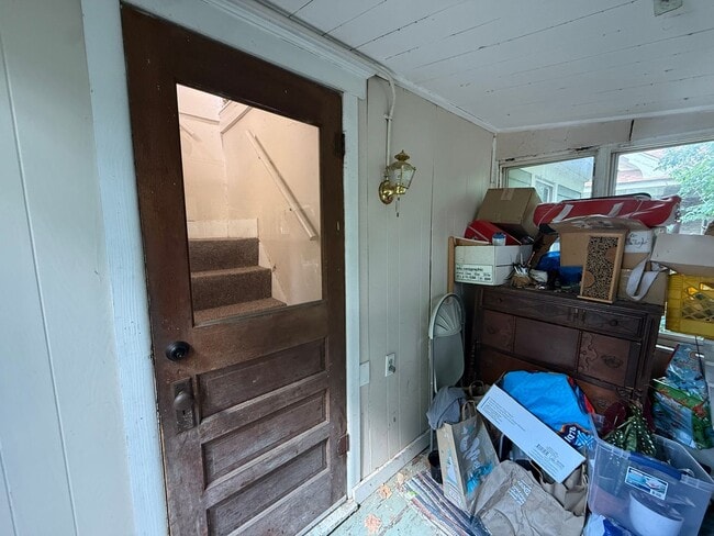 Building Photo - $600 | Studio, 1 Bathroom 2nd Floor Apartment | Cat Friendly* | Available for July 30th, 2026 Mov...