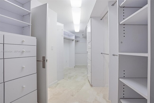 Building Photo - 600 Grapetree Dr