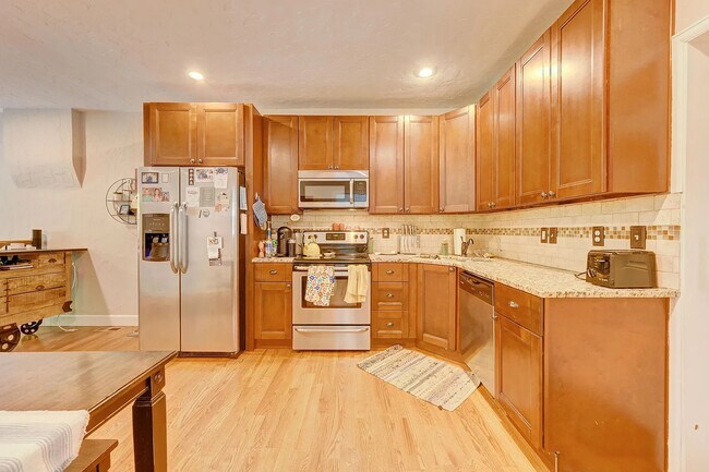 Building Photo - 54 Elati St