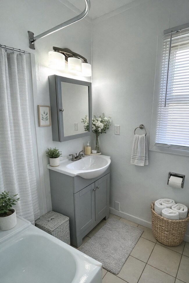 Building Photo - Completely Remodeled Three Bedroom One Bath in Richland - Move in Ready!!