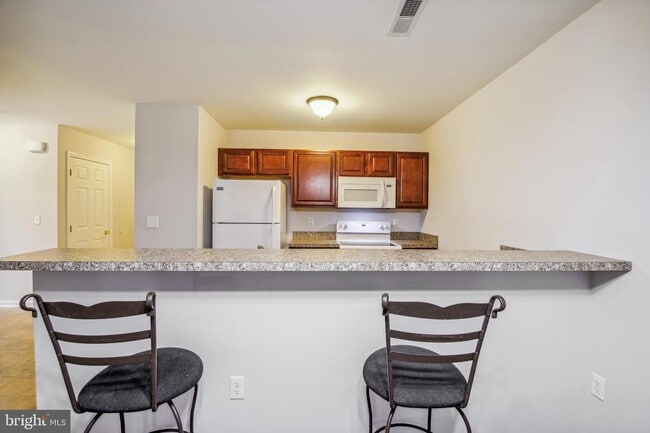 Building Photo - 102 Hunter's Way