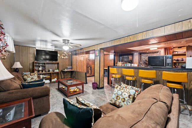Building Photo - 609 Linden Ave