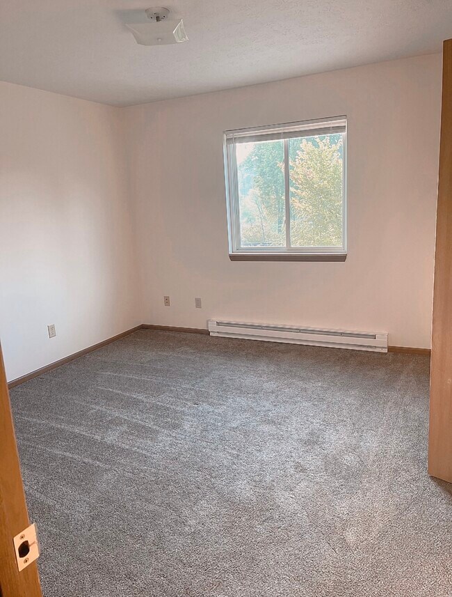 Building Photo - 4758 Sunnybrook Rd