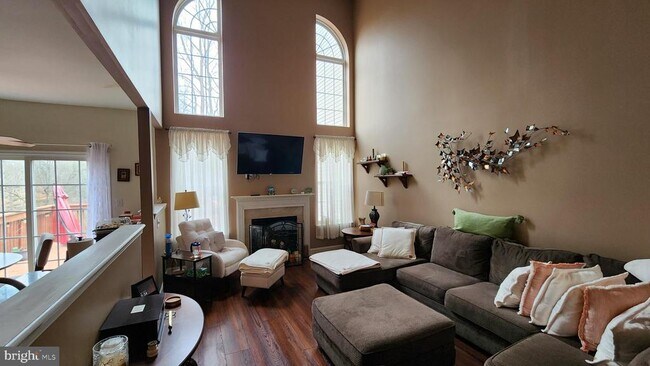 Building Photo - 168 Pennsbury Ln