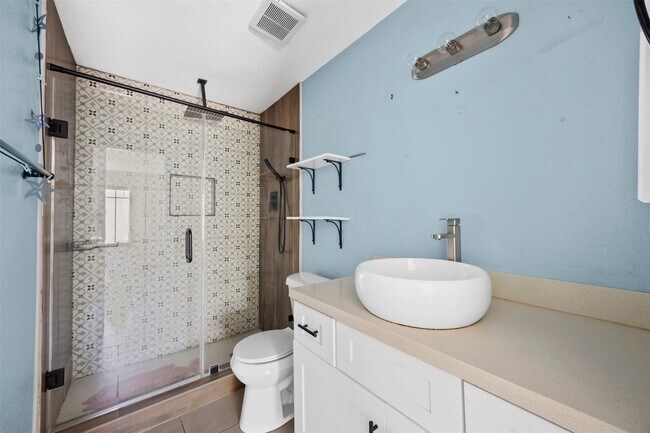 Building Photo - 10673 Braes Bend Dr