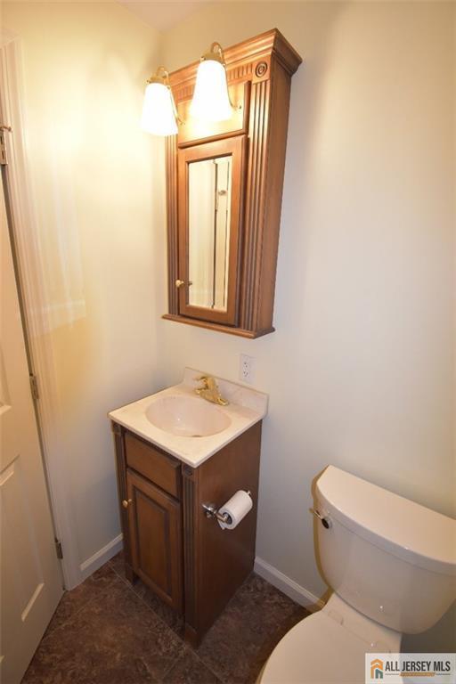 Building Photo - 99 Main St