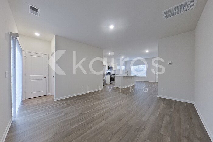 Building Photo - 2201 Banyon Cir