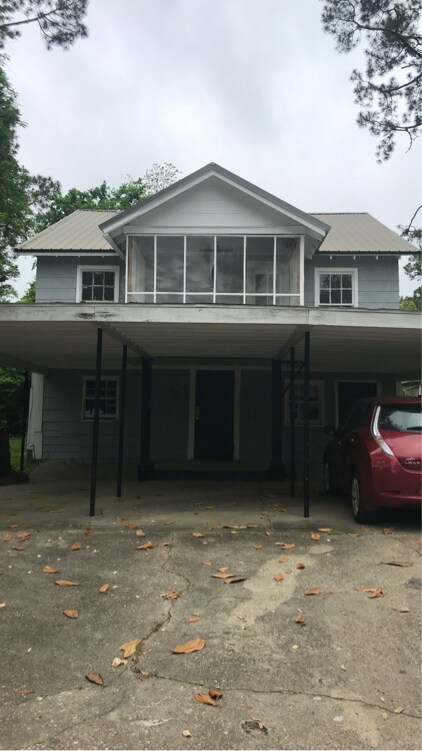 Building Photo - 811 N Davis St