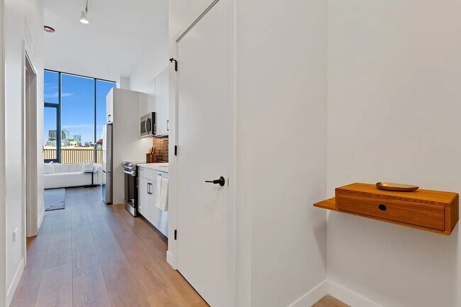 Building Photo - 1120 W Van Buren St