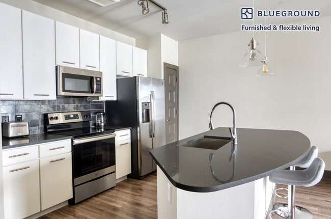 Building Photo - 2910 E 17th St