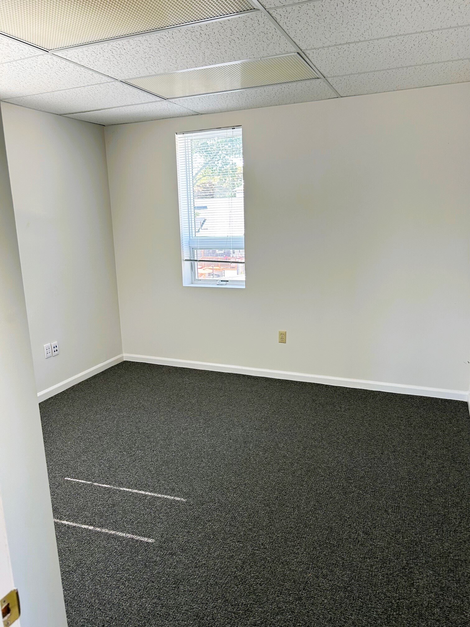 Building Photo - 829 Main St