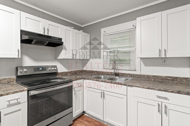 Building Photo - 617 32nd St