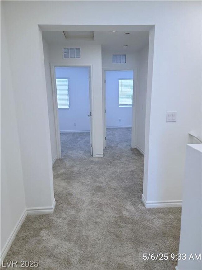Building Photo - BRAND NEW 3 BED, 2.5 BATH TOWNHOME IN NW L...