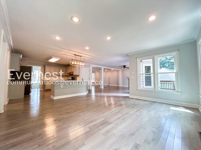 Building Photo - 5950 Henley Dr