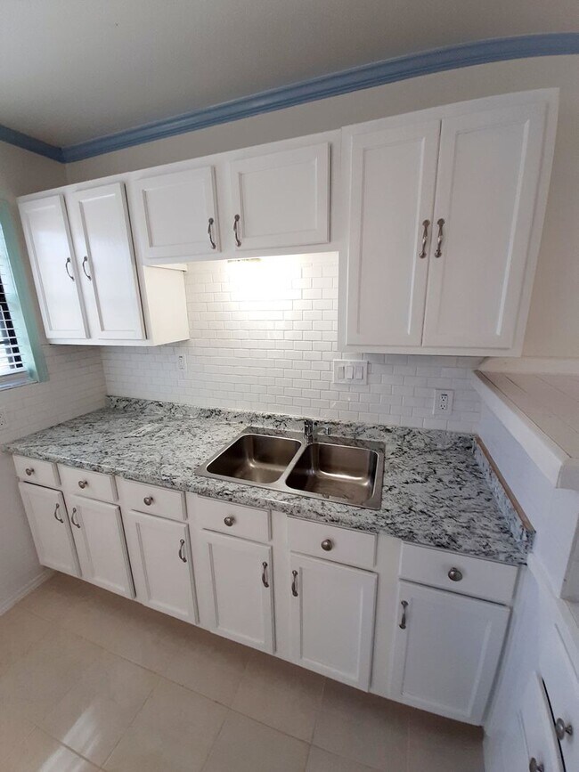 Building Photo - Quaint 3 bedroom, 1.5 bath in Euless