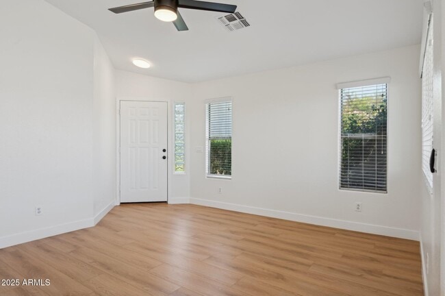 Building Photo - 2131 S Peppertree Dr