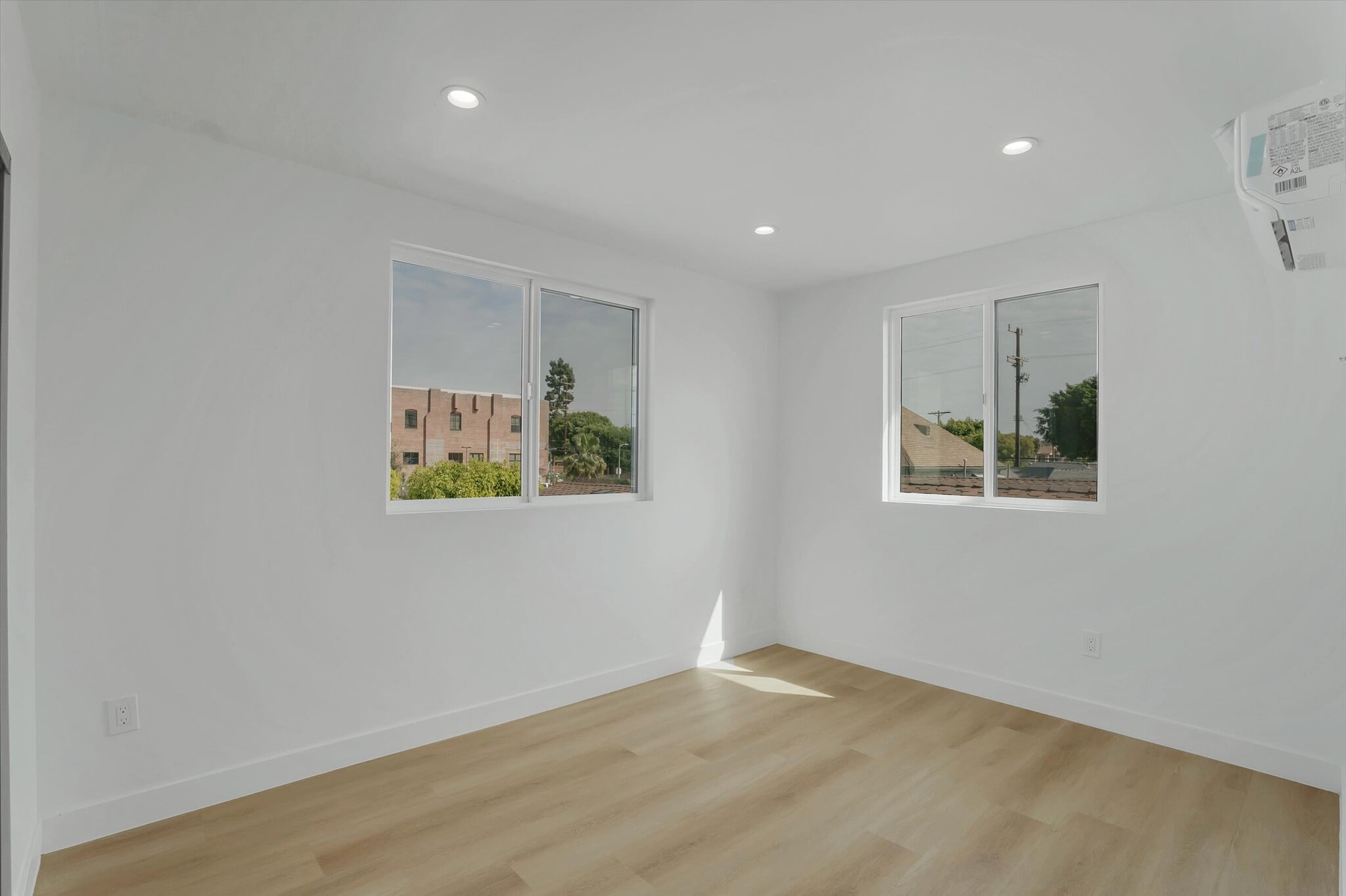 Building Photo - 2116 E 2nd St