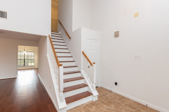 Building Photo - 3223 Golden Willow Dr