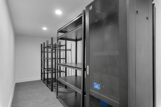 Building Photo - 196 E Water Ln