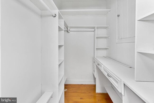 Building Photo - 22 Thompson St