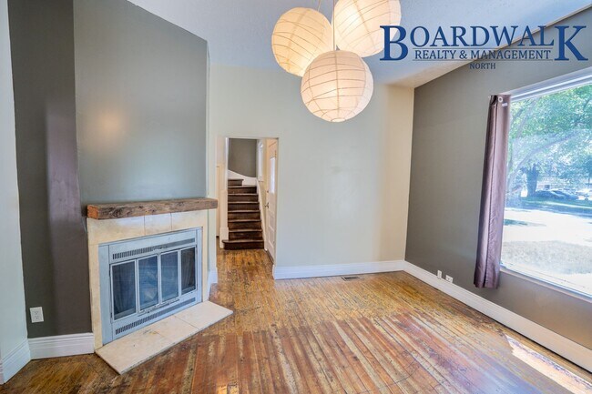 Building Photo - 4 Bedroom Victorian Single Family Home