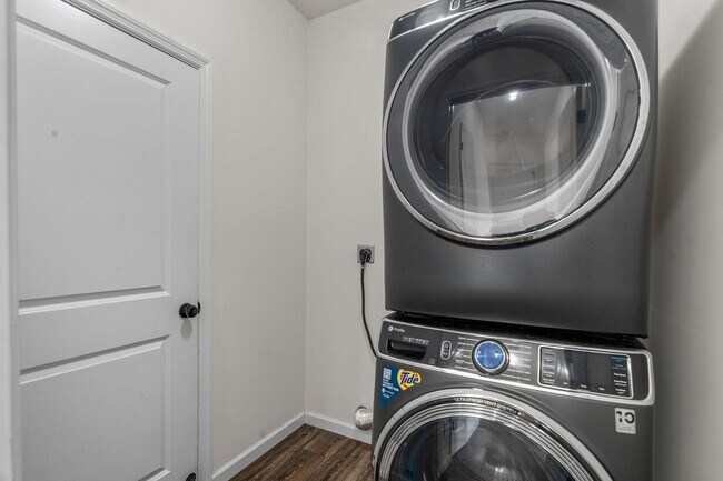 Building Photo - Charming 4-Bedroom Home in Prime St. Charl...