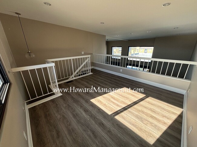 Building Photo - 2 Bed, 2 Bath Condo + Loft in a Cozy locat...