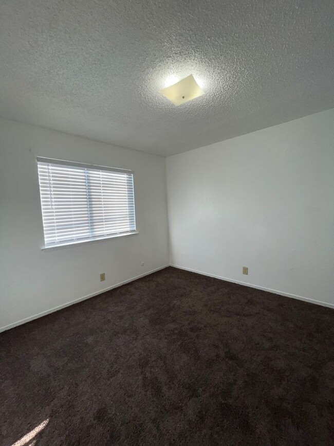 Building Photo - 2268