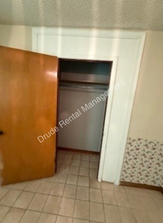 Building Photo - 335 N Baronne St