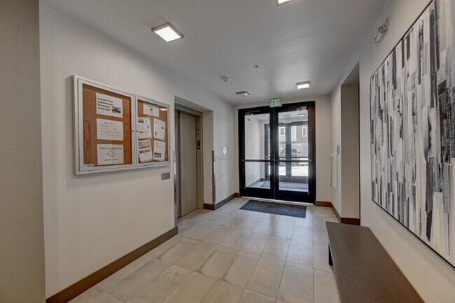 Building Photo - $2,150- 2 Bed, 2 Bath Condo in Littleton w...