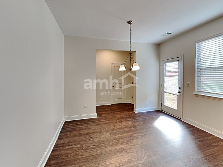 Building Photo - 417 Oscar Way