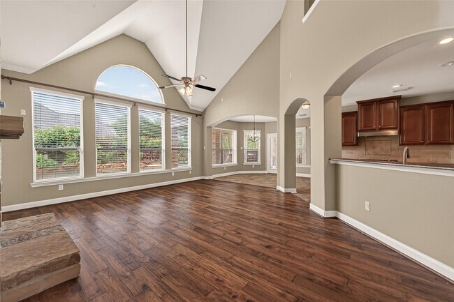 Building Photo - 28602 Hayden Park Dr
