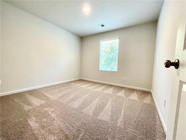 Building Photo - 667 Summerwood Ln