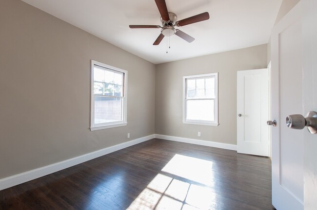 Building Photo - Amazing 3 bed 2.5 bath single family house...