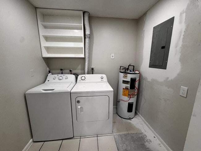 Building Photo - 933 SW 16th Pl